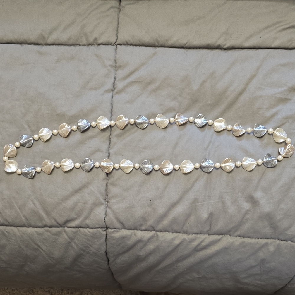 Elegant Heart-Shaped Silver and Gold Necklace